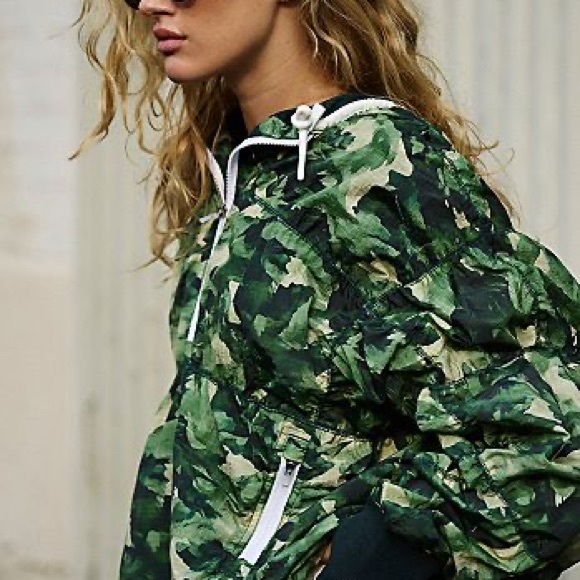 FREE PEOPLE MOVEMENT HAPPY CAMPER JACKET CAMO PATTERN XS - Picture 3 of 9